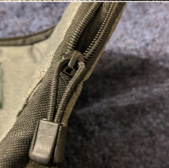 12 x 9 laptop or tablet ipad case - padded Targus laptop case with zipper and… - Picture 6 of 6